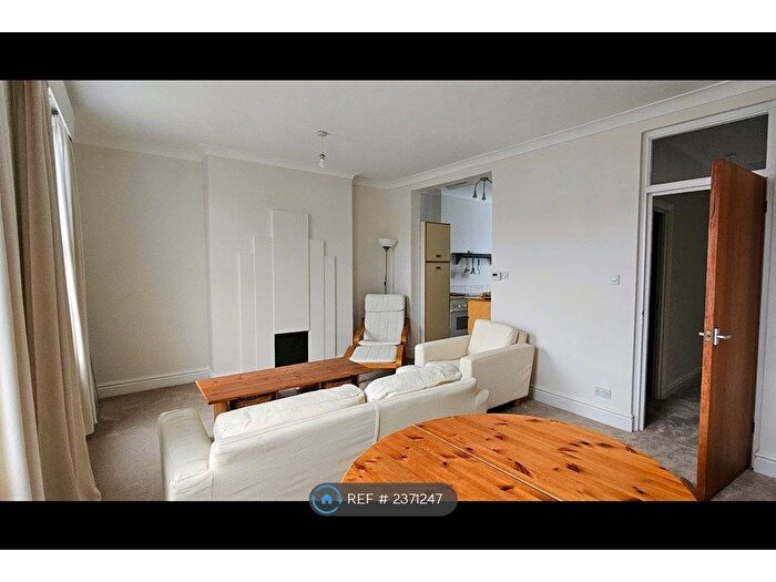 1 Bedroom Flat To Rent In Fenwick Road, London, SE15