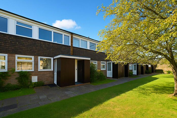 2 Bedroom Apartment For Sale In Somers Road, Reigate, RH2