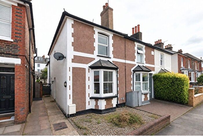 3 Bedroom End Of Terrace House For Sale In Glovers Road, Reigate, Surrey, RH2