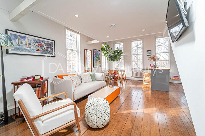 1 Bedroom Flat To Rent In Kingsway Place, Clerkenwell, London, EC1R