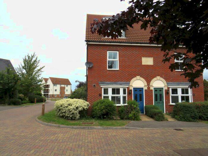 3 Bedroom House To Rent In Sittingbourne, ME10