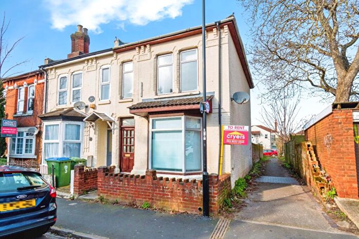 3 Bedroom End Of Terrace House For Sale In Milton Road, Southampton, Hampshire, SO15