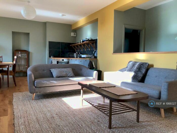 2 Bedroom Flat To Rent In Capel Chwarel Goch, Tregarth, Bangor, LL57