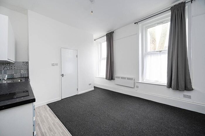 Studio To Rent In Bodney Road, Hackney, London, E8