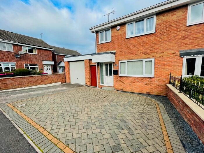 3 Bedroom Semi-Detached House To Rent In Badsworth Way, Bramley, S66