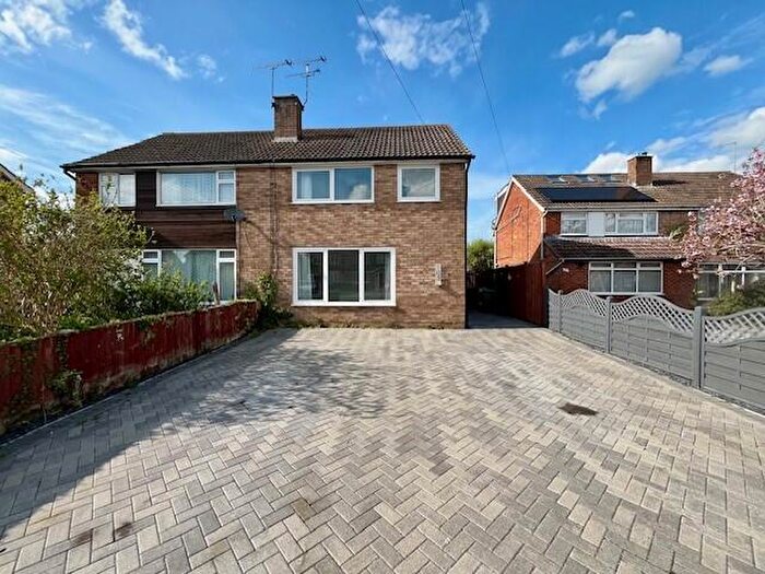 3 Bedroom Semi-Detached House To Rent In Ingram Avenue, Aylesbury, HP21