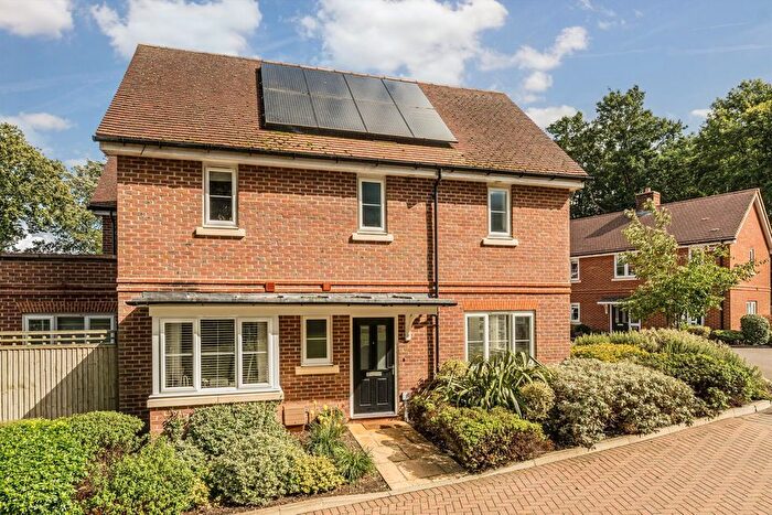 3 Bedroom Semi Detached House For Sale In Lowther Close, Chertsey, KT16