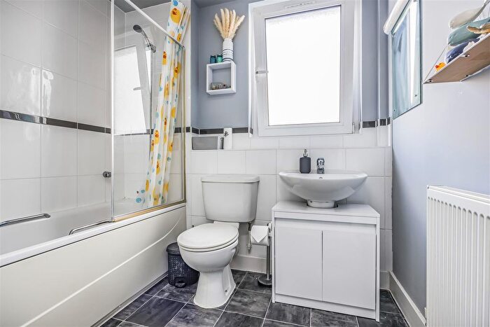 2 Bedroom Flat For Sale In Fratton Way, Southsea, PO4
