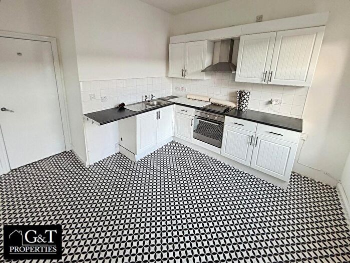 2 Bedroom Flat To Rent In High Street, Cradley Heath, B64