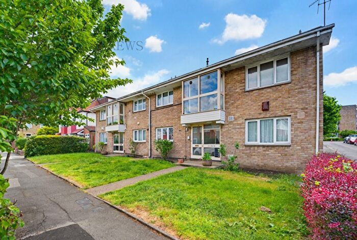 1 Bedroom Flat For Sale In Glencairn Drive, Ealing, W5