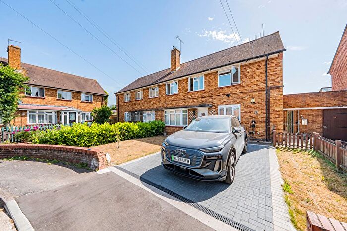 2 Bedroom Flat To Rent In Pinn Close, Uxbridge, UB8