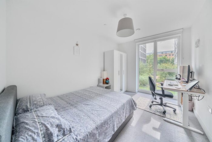 2 Bedroom Apartment For Sale In Heygate Street, London, SE17
