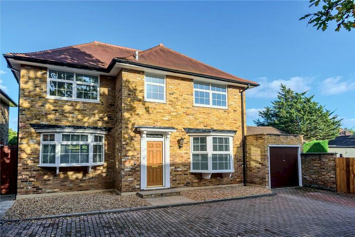 3 Bedroom Detached House To Rent In The Green, Southgate, London, N14