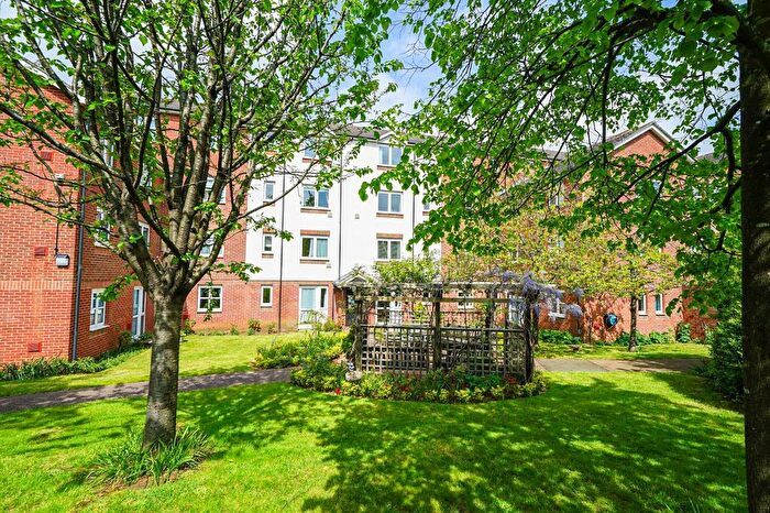 2 Bedroom Flat For Sale In Lammas Walk, Leighton Buzzard, LU7