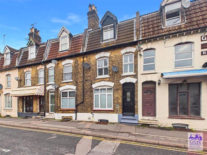 2 Bedroom Flat For Sale In High Street Rochester, ME1