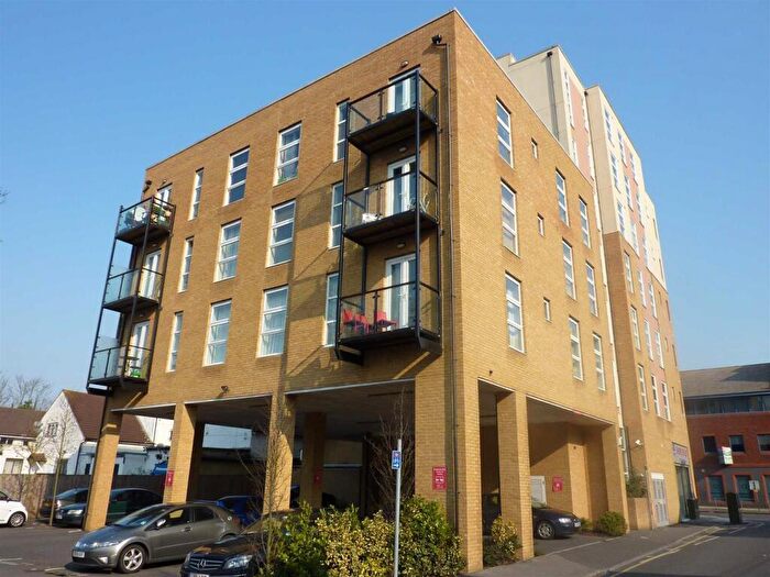 3 Bedroom Flat For Sale In Burlington Avenue, Slough, SL1