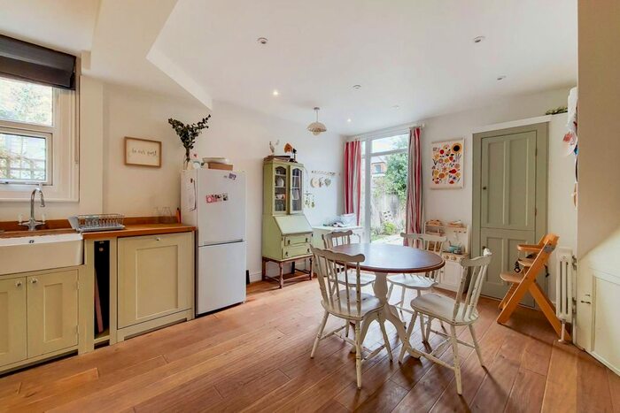 2 Bedroom Flat To Rent In Panmuir Road, West Wimbledon, London, SW20