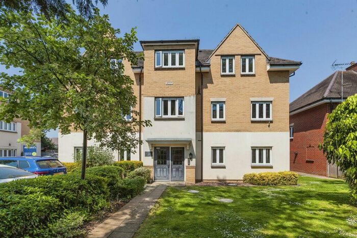 2 Bedroom Flat For Sale In Montague Close, Farnham Royal, Slough, SL2