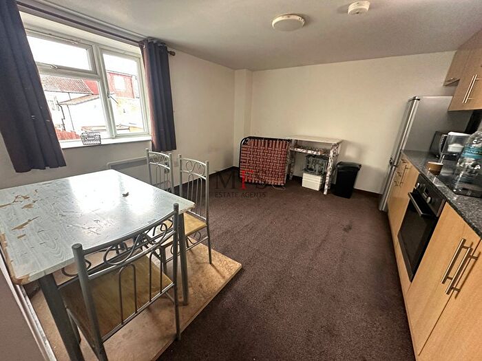 1 Bedroom Flat To Rent In Adelaide Road, Southall, UB2