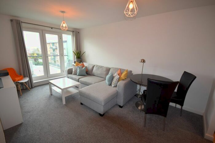 2 Bedroom Flat To Rent In Parkhouse Court, Hatfield, AL10