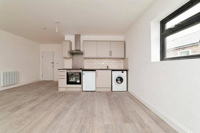 Flat To Rent In High Street, London, E17