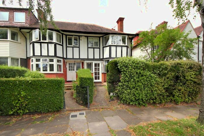 3 Bedroom Detached House To Rent In The Ridgeway, London, W3