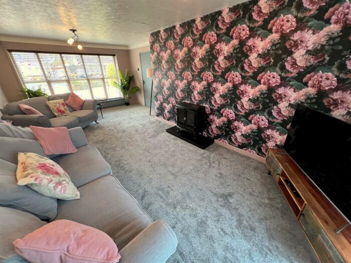 3 Bedroom Detached Bungalow For Sale In Alexander Drive, Heswall, Wirral, CH61