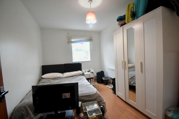 1 Bedroom Flat To Rent In Hornsey Road, London, N7