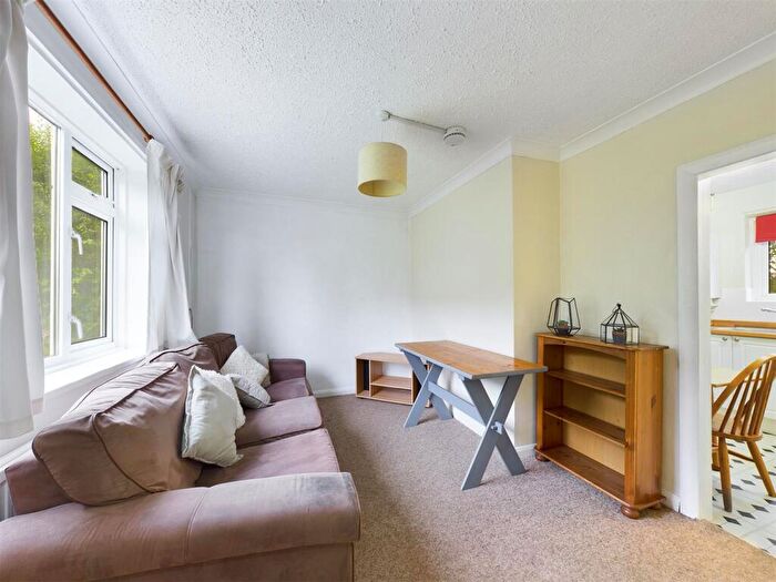 5 Bedroom Semi-Detached House To Rent In Hillside, Brighton, BN2