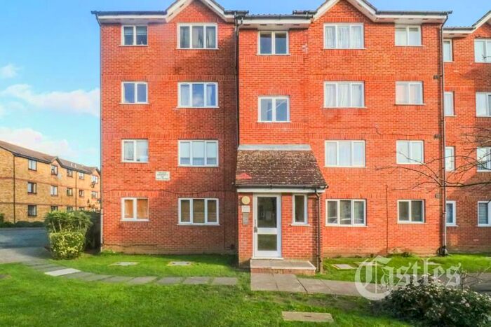 Studio To Rent In Linnet Close, Edmonton, N9