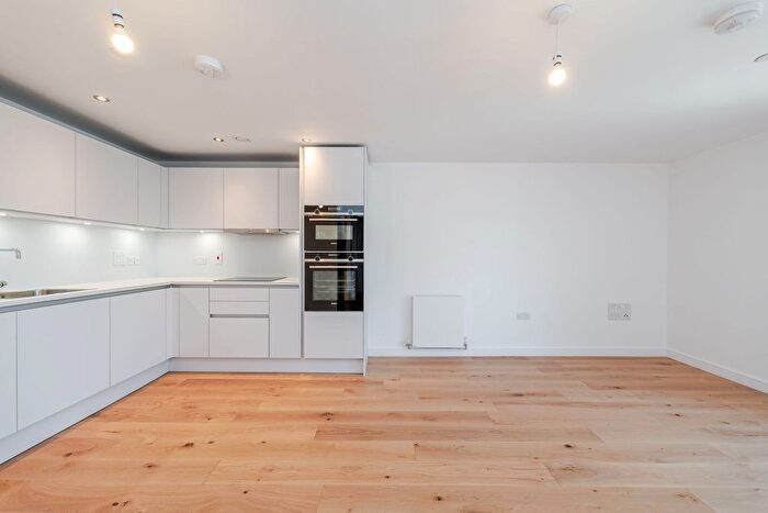 2 Bedroom Flat To Rent In Logie Green Road, Edinburgh, EH7