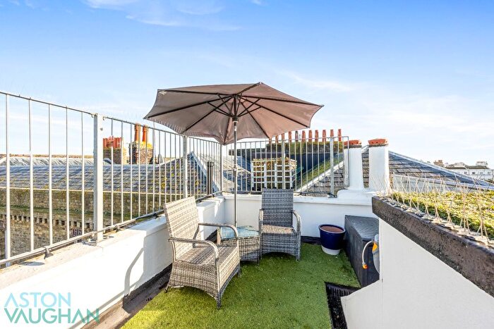 2 Bedroom Flat For Sale In Sussex Square, Brighton, BN2