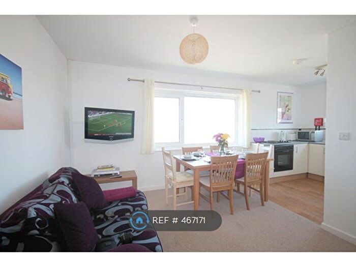 2 Bedroom Flat To Rent In Porth, Newquay, TR7