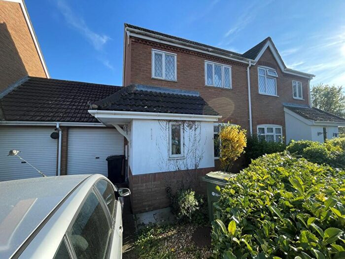 3 Bedroom Semi Detached House For Sale In Kayser Court, Biggleswade, SG18