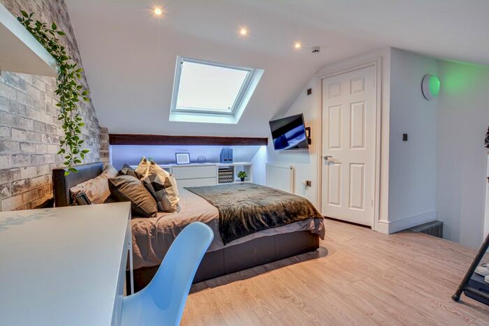 5 Bedroom Terraced House To Rent In Littleton Road, Salford, M6