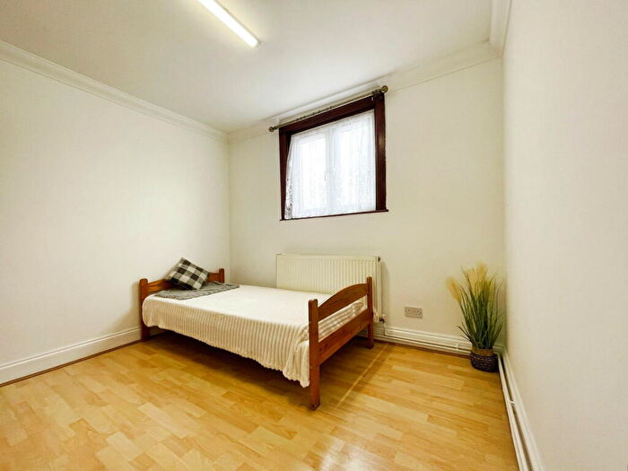 1 Bedroom House Of Multiple Occupation To Rent In Ernald Avenue, London, E6