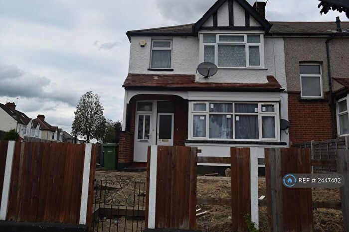 2 Bedroom Flat To Rent In Headstone Gardens, Harrow, HA2