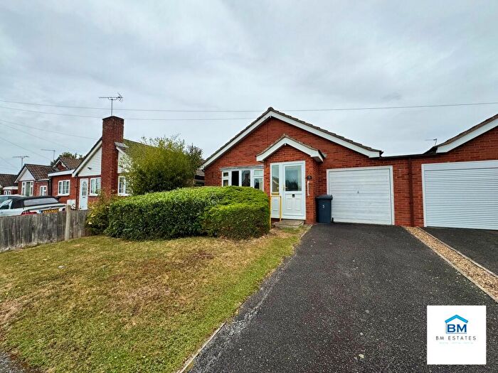 2 Bedroom Bungalow For Sale In Wendys Close, Leicester, LE5