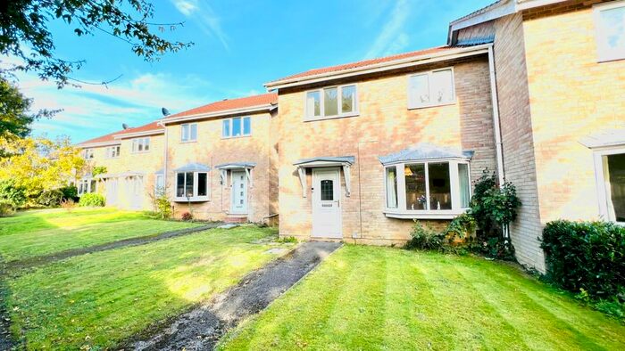 3 Bedroom Semi-Detached House To Rent In Lower Heyshott, GU31