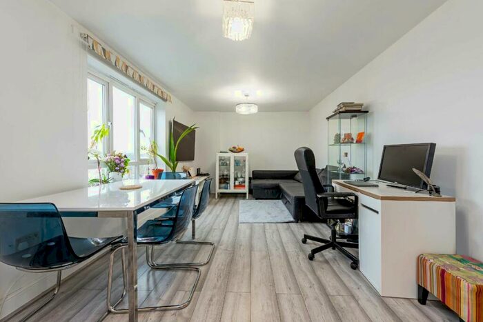 2 Bedroom Flat To Rent In Glebelands Close, North Finchley, N12