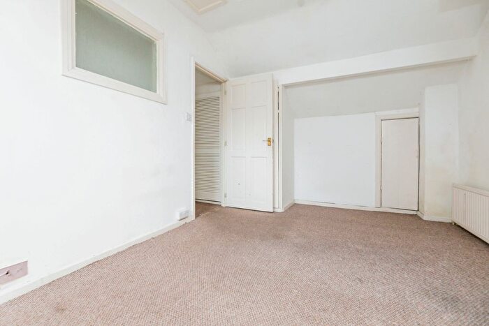 3 Bedroom End Of Terrace House For Sale In Firth Park Crescent, Sheffield, South Yorkshire, S5