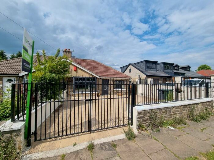 2 Bedroom Semi-Detached Bungalow To Rent In Duchy Avenue, Bradford, BD9