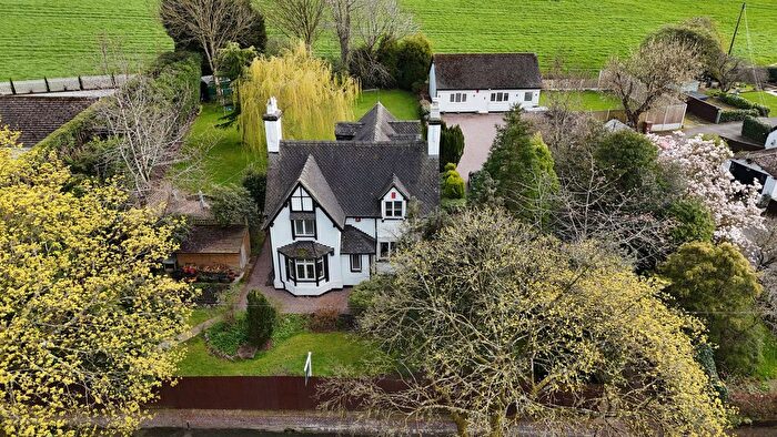 6 Bedroom Detached House For Sale In Longton Road, Stoke-On-Trent, ST4