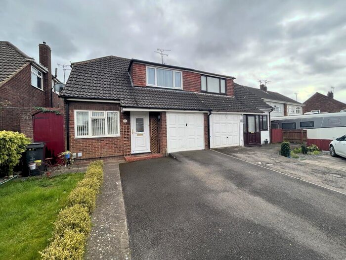 3 Bedroom House To Rent In Slade Drive, Swindon, SN3