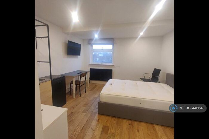 Studio To Rent In Thornbury, London, NW4