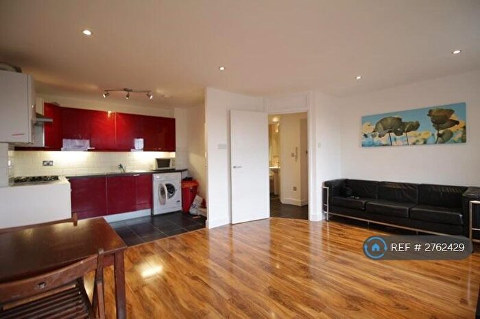2 Bedroom Flat To Rent In Barker Drive, London, NW1