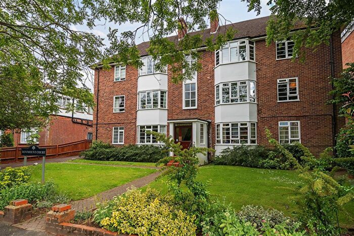 2 Bedroom Flat For Sale In Lovelace Road, Surbiton, KT6