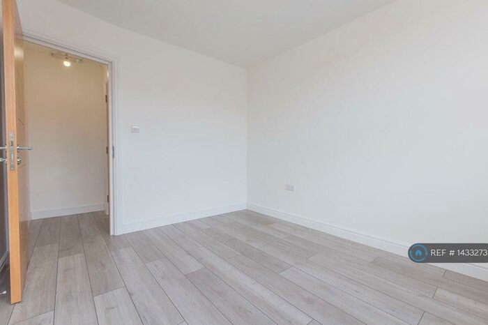 2 Bedroom Flat To Rent In Bromham Road, Bedford, MK40