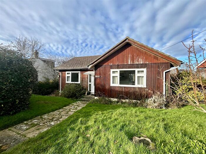 3 Bedroom Chalet For Sale In Broadway, Fairlight, Hastings, TN35