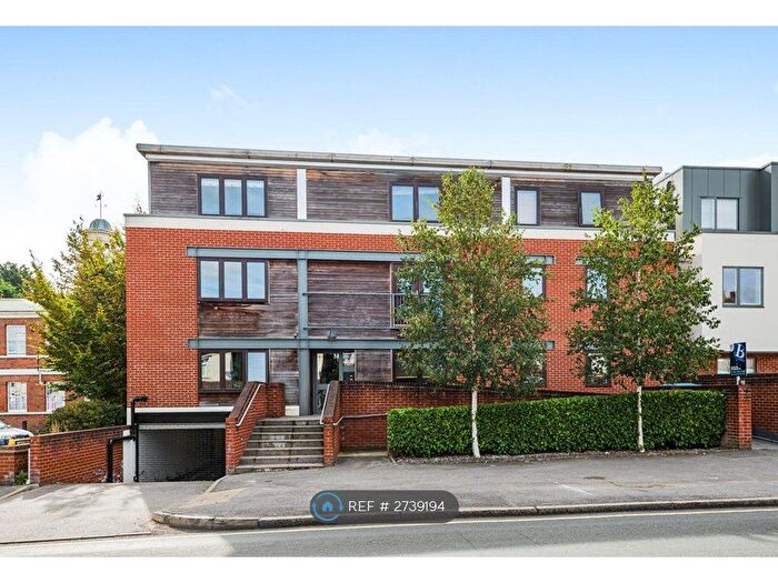 2 Bedroom Flat To Rent In St. Marys Lane, Upminster, RM14